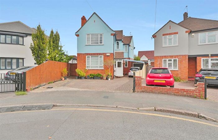 5 Bedroom Detached House For Sale In Merton Road, Slough, SL1