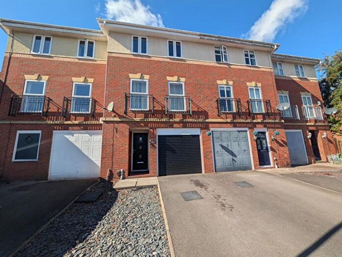 3 Bedroom Town House For Sale In Cludd Avenue, Newark, NG24