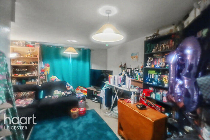 2 Bedroom Semi-Detached House For Sale In Cottage Farm Close, Leicester, LE3