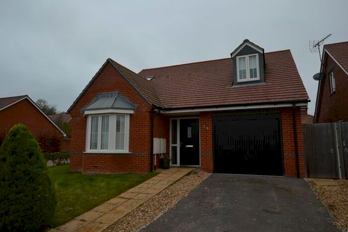 2 Bedroom Property To Rent In Vaughan Close, Hartley Wintney, Hook RG27