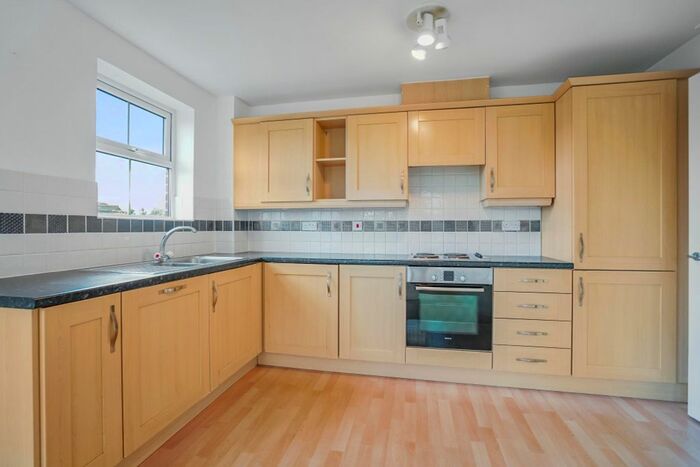 2 Bedroom Flat To Rent In Tobermory Close, Slough, SL3