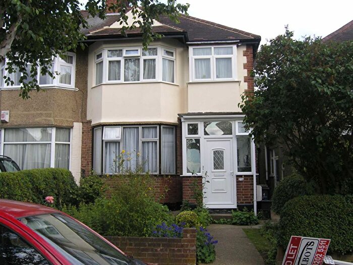 2 Bedroom Flat To Rent In Sunny Hill, Hendon, London, NW4
