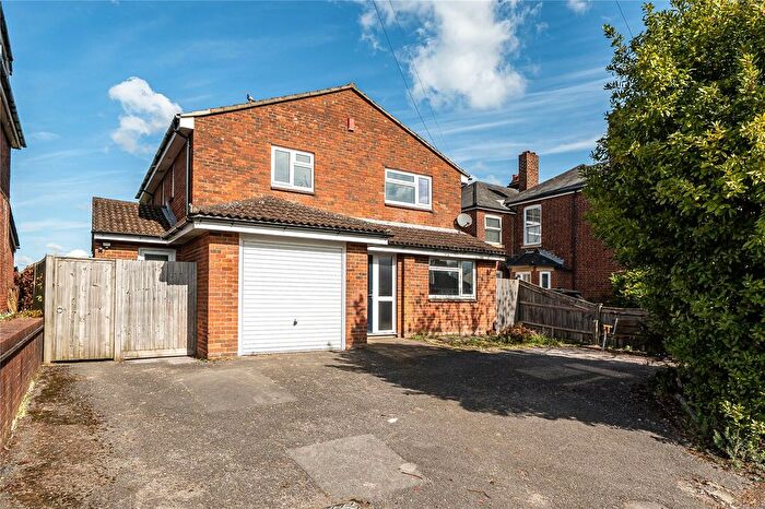 4 Bedroom Detached House To Rent In Peartree Avenue, Southampton, Hampshire, SO19