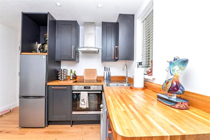 1 Bedroom Apartment For Sale In The Art House, Milford Road, Pennington, Hampshire, SO41