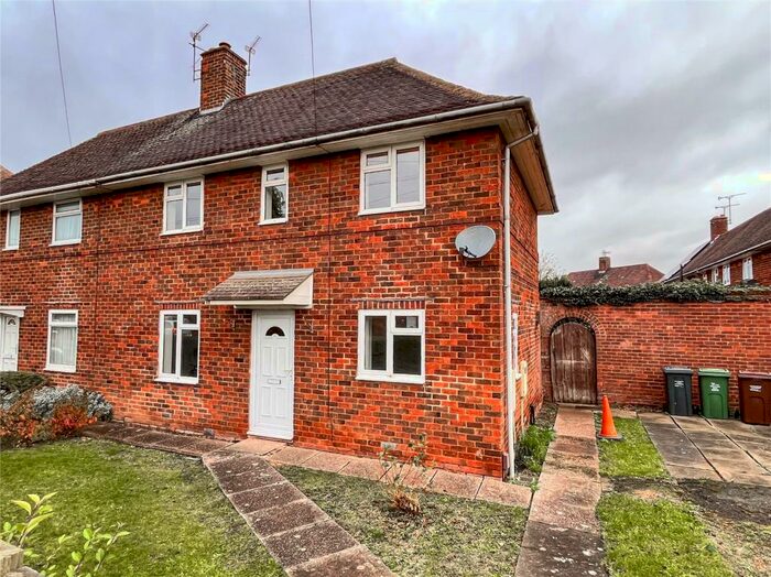 3 Bedroom Semi-Detached House To Rent In Woodthorpe Road, Loughborough, Leicestershire, LE11