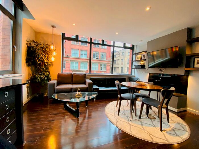 2 Bedroom Flat To Rent In Pall Mall House, - Church Street, Manchester, M4