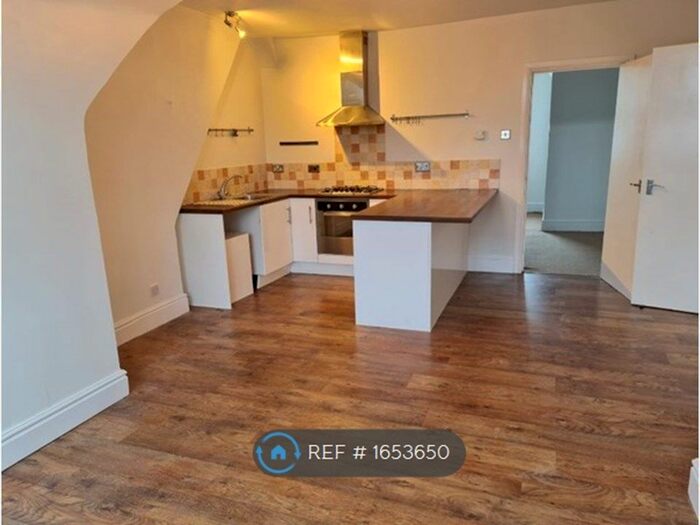 1 Bedroom Flat To Rent In Holly Lodge, Bedford, MK40