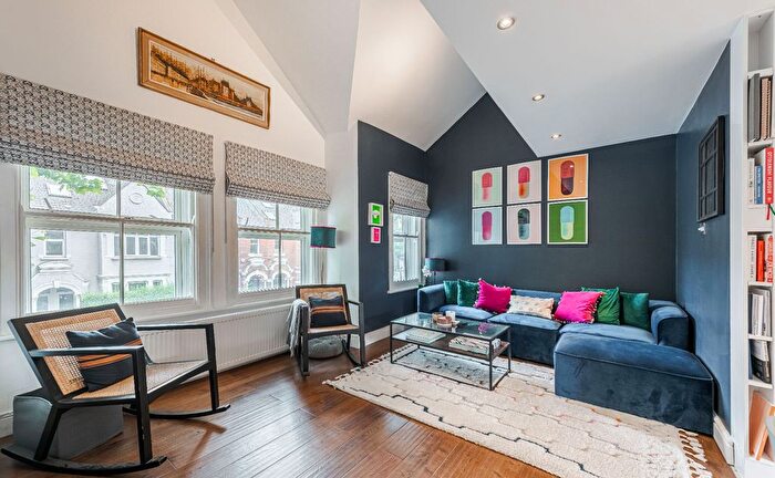 3 Bedroom Flat To Rent In Wandsworth Bridge Road, London, SW6