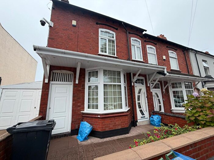 3 Bedroom Semi Detached House To Rent In Richmond Hill, Oldbury, Sandwell, B68