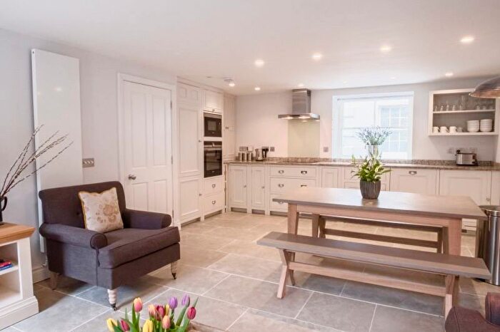 3 Bedroom Town House To Rent In College Street, St. Andrews, KY16