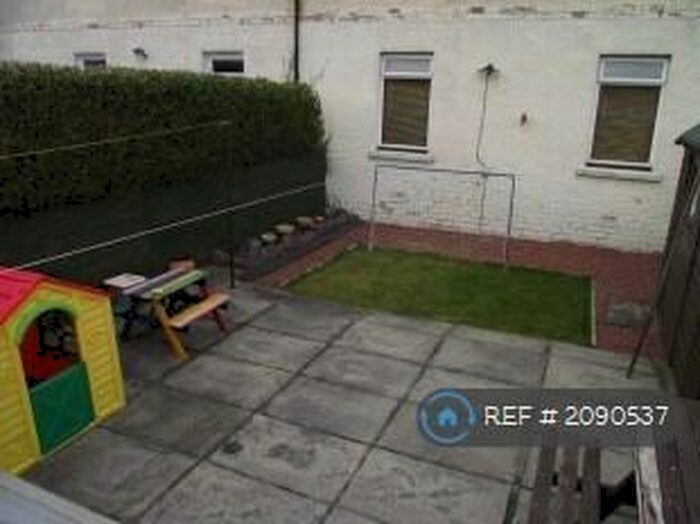 2 Bedroom Flat To Rent In Brightons, Falkirk, FK2