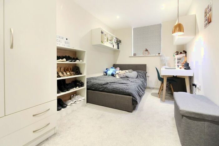 2 Bedroom Flat To Rent In Corner House, Cathays, CF24