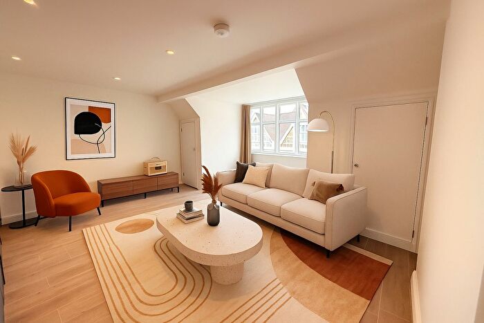 2 Bedroom Flat To Rent In West Street, Reigate, RH2