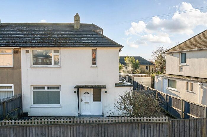 3 Bedroom Semi Detached House For Sale In Iveson Road, Cookridge, LS16