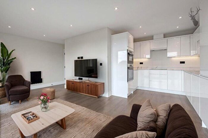 2 Bedroom Apartment To Rent In Glebe Road, Dalston, E8