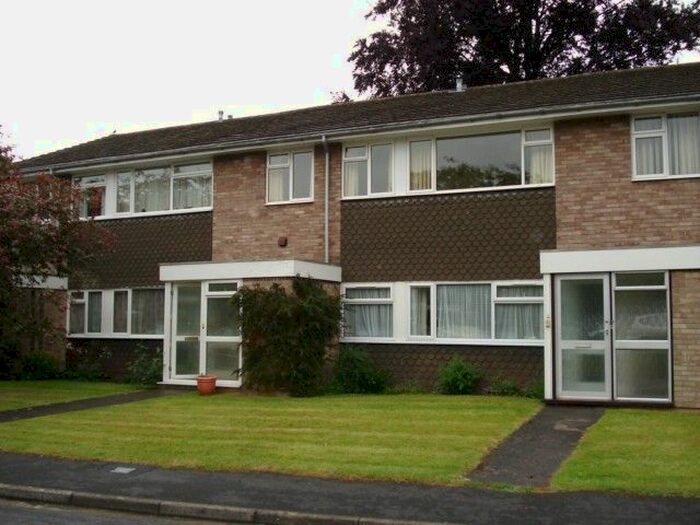 2 Bedroom Flat To Rent In Dragons Hill Court, Keynsham, BS31