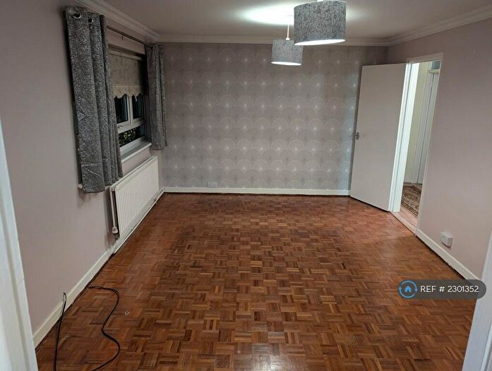 2 Bedroom Flat To Rent In Great Cullings, Romford, RM7