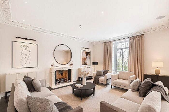 2 Bedroom Flat For Sale In Gledhow Gardens, London, SW5