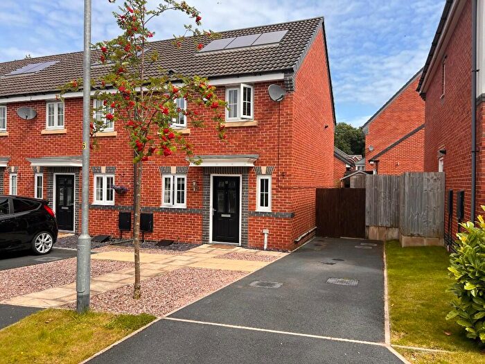 3 Bedroom Mews To Rent In Ackhurst Wood Close, Chorley, Lancashire, PR7