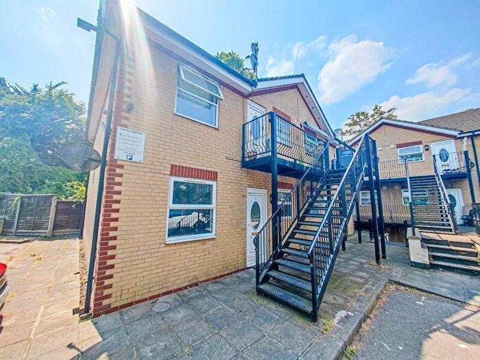 2 Bedroom Flat To Rent In Uplands Close, Woolwich, London, SE18