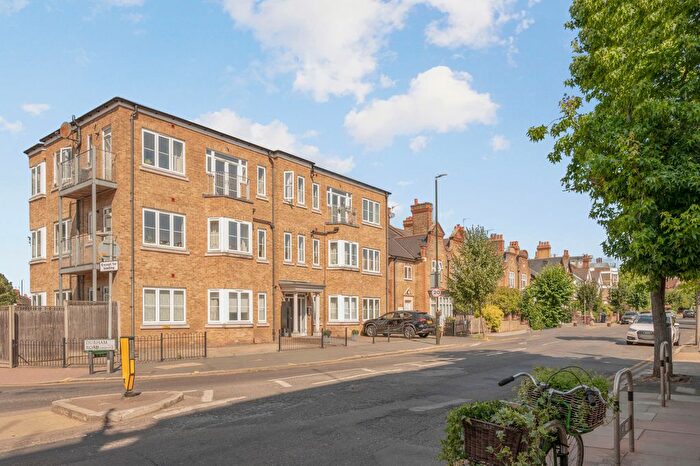 1 Bedroom Flat For Sale In Durham Road, West Wimbledon, SW20