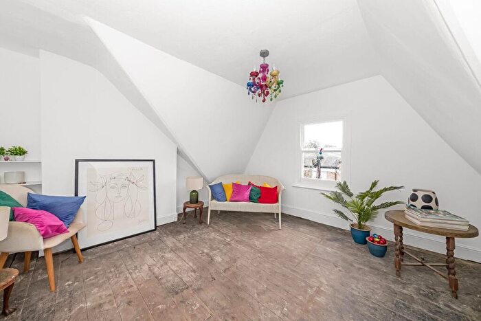 2 Bedroom Flat For Sale In Deerbrook Road, Herne Hill, London, SE24