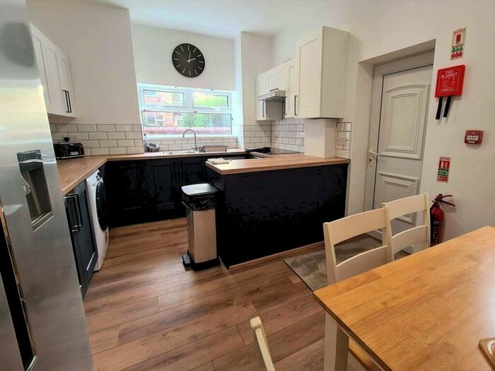 6 Bedroom Apartment To Rent In Widdenham Rd, London, N7