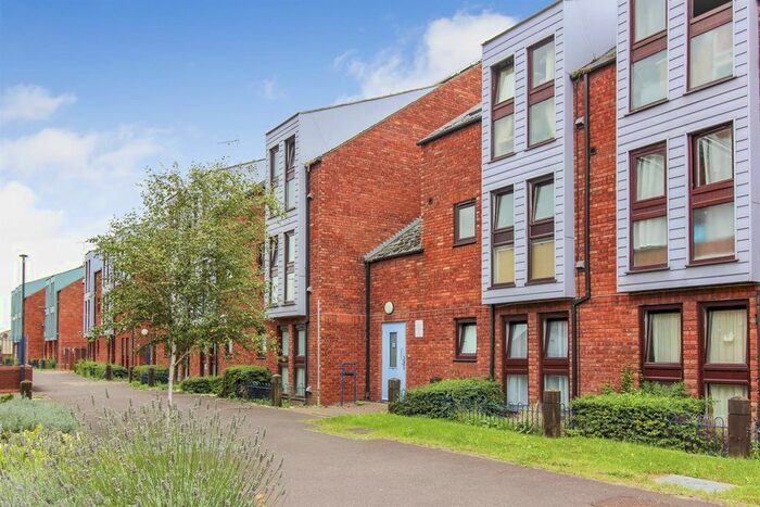 1 Bedroom Flat To Rent In Wycliffe End, Aylesbury, HP19