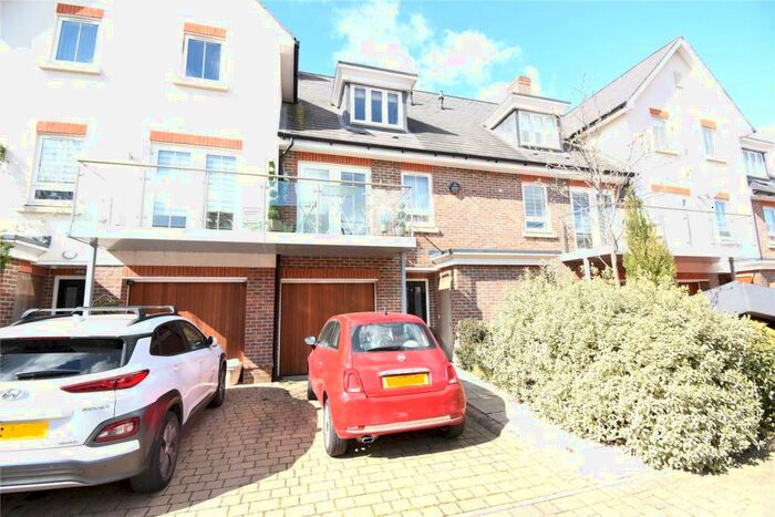 3 Bedroom Terraced House To Rent In Pintail Way, Maidenhead, Berkshire, SL6