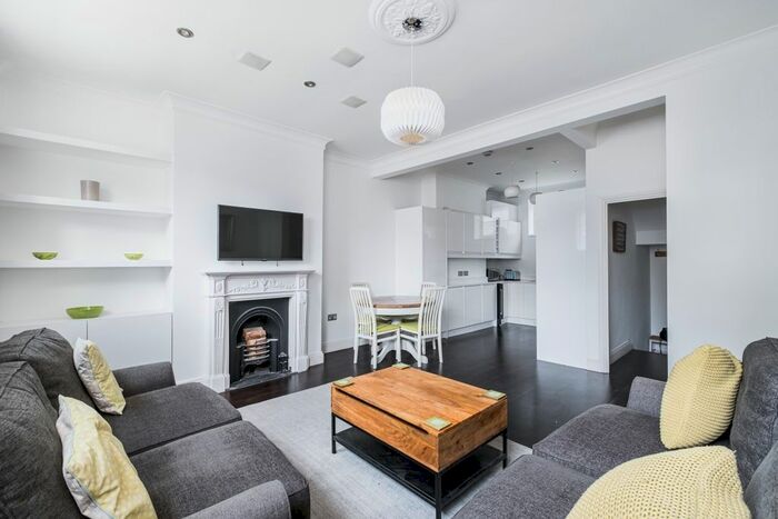 2 Bedroom Flat To Rent In St. Peter's Street, London, N1