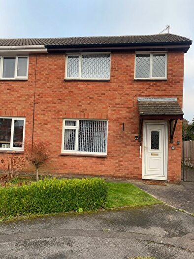 3 Bedroom Semi-Detached House To Rent In Repton Close, Chesterfield, S40