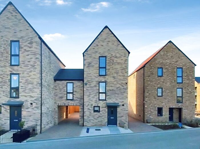 4 Bedroom Link Detached House For Sale In Elder Crescent, St Neots, PE19