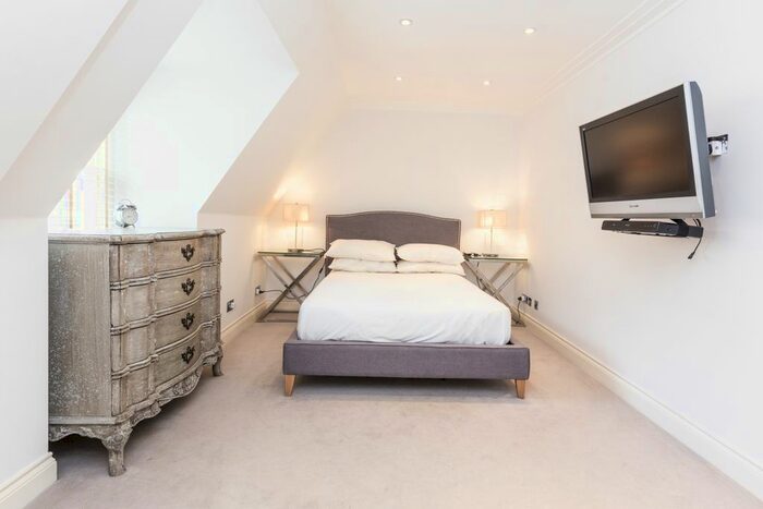 1 Bedroom Flat To Rent In Grosvenor Hill, London, W1K