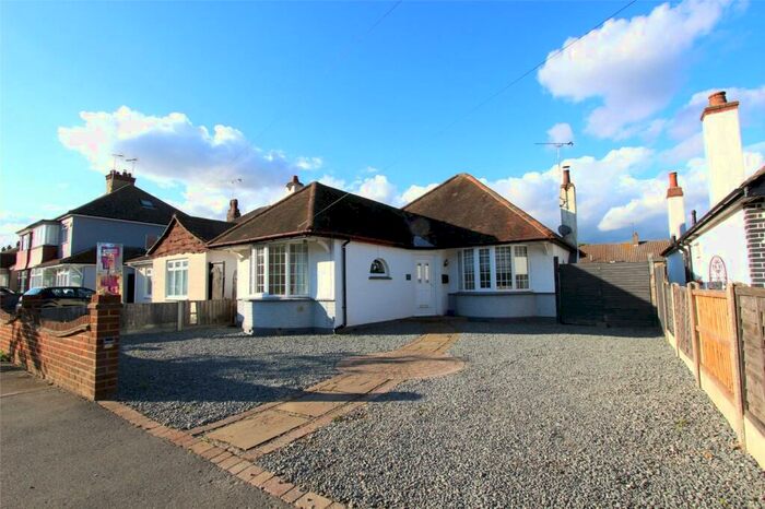 2 Bedroom Bungalow To Rent In Rayleigh Drive, Leigh-on-Sea, Essex, SS9