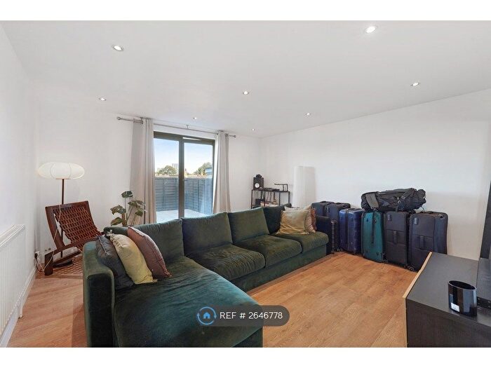 2 Bedroom Flat To Rent In Poplars Rd, Walthamstow, E17