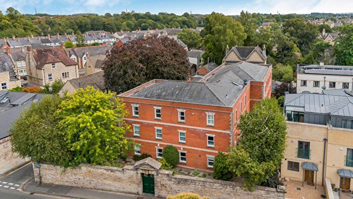 2 Bedroom Flat For Sale In Carpenters Lane, Cirencester, Gloucestershire, GL7
