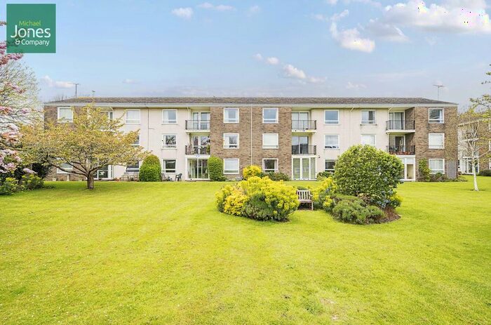 2 Bedroom Flat To Rent In Lichfield Court, Pevensey Gardens, Worthing, BN11