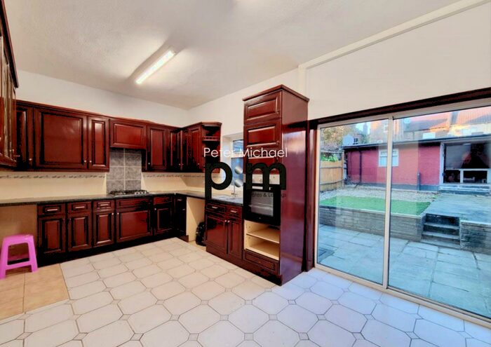 4 Bedroom Terraced House To Rent In Melbourne Avenue, Palmers Green, N13