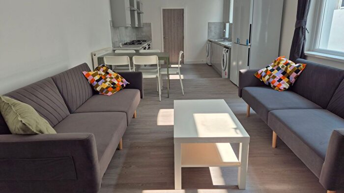 5 Bedroom Town House To Rent In Tydfil Place, Roath, Cardiff, CF23