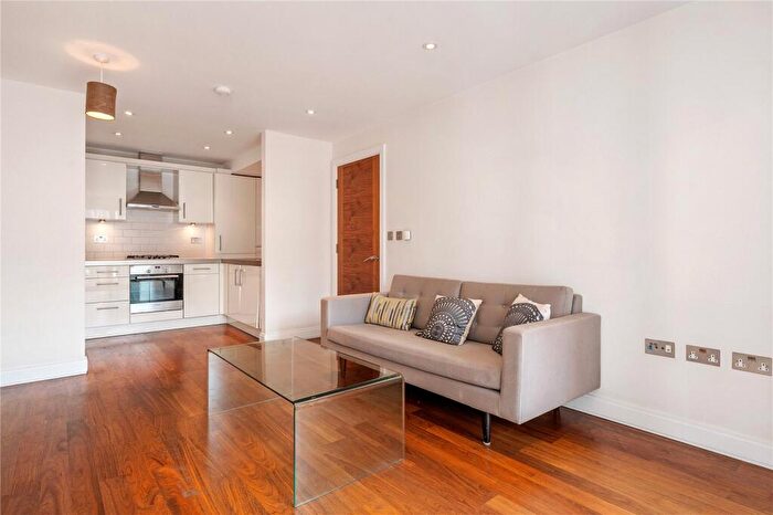 1 Bedroom Apartment To Rent In Goswell Road, Clerkenwell, London, EC1M