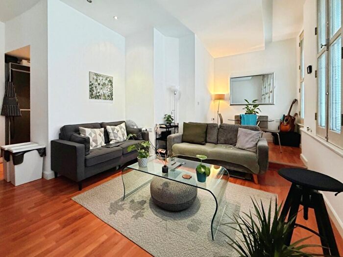 1 Bedroom Flat To Rent In - New Station Street, Leeds, Yorkshire, LS1