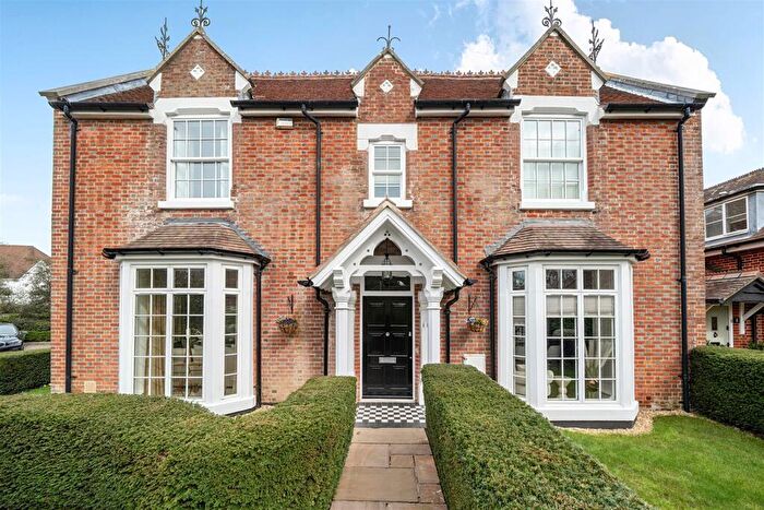 3 Bedroom Apartment For Sale In Fairlawns, Burridge, SO31