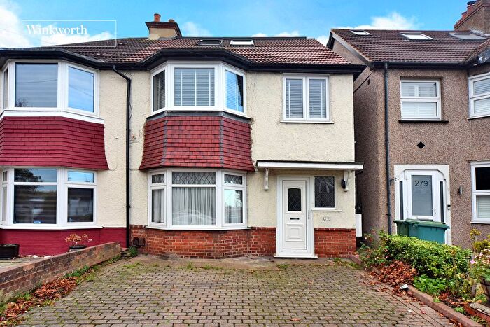 1 Bedroom Flat For Sale In Gander Green Lane, Sutton, SM1