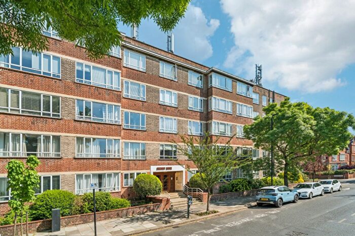 1 Bedroom Flat For Sale In Ormsby Lodge, The Avenue, W4
