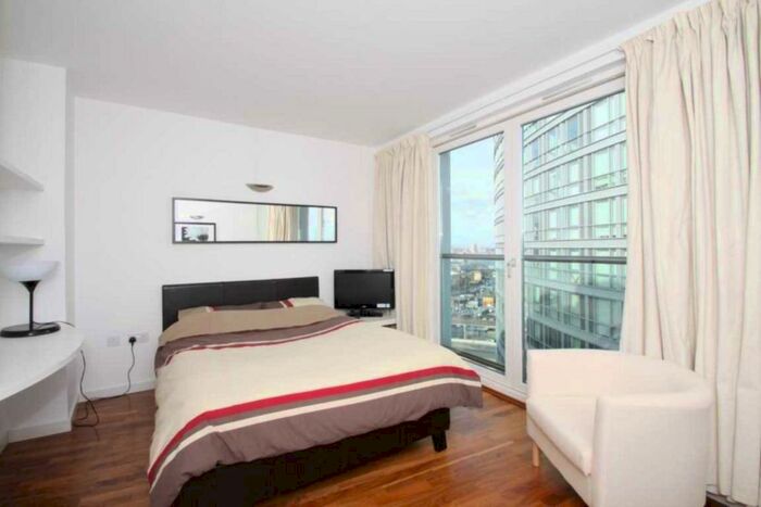 Studio To Rent In New Providence Wharf, London, E14