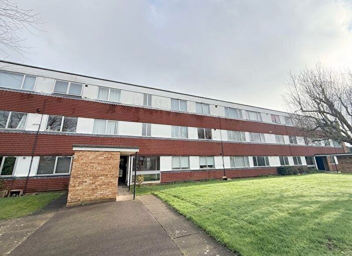 2 Bedroom Apartment For Sale In Fayerfield, Potters Bar, EN6