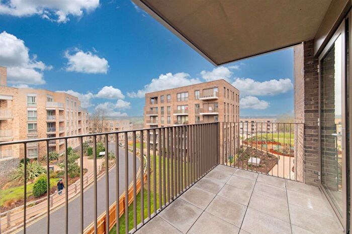 2 Bedroom Flat For Sale In The Ridgeway, Mill Hill, London, NW7