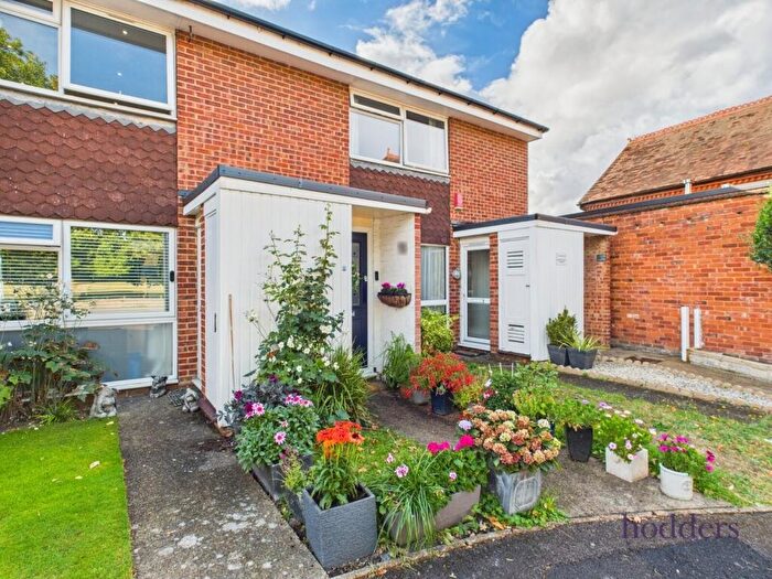 1 Bedroom Maisonette For Sale In Chertsey, Surrey, KT16