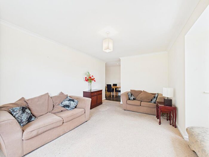 2 Bedroom Flat To Rent In Landseer Court, Tadley, RG26