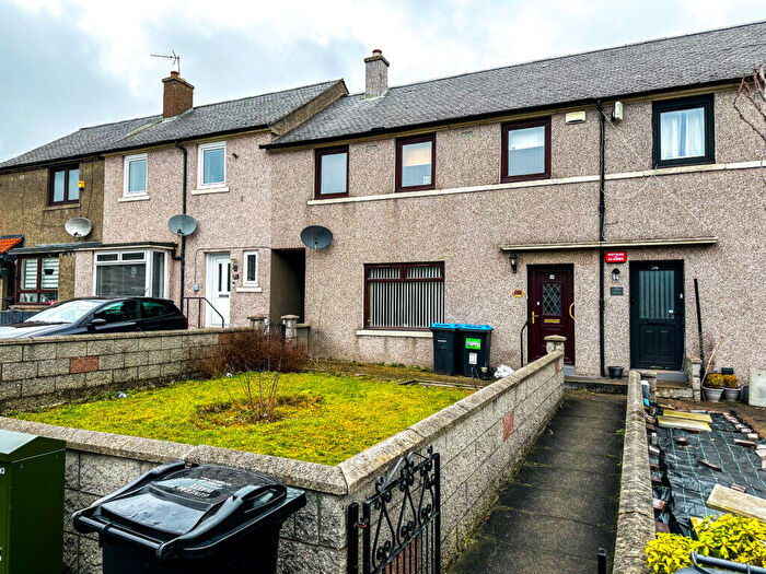 3 Bedroom Terraced House For Sale In Mastrick Road, Aberdeen, AB16